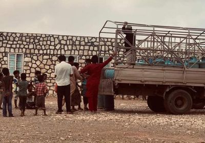 "خليفة الإنسانية" تسد احتياجات أهالي غرب سقطرى من الغاز المنزلي