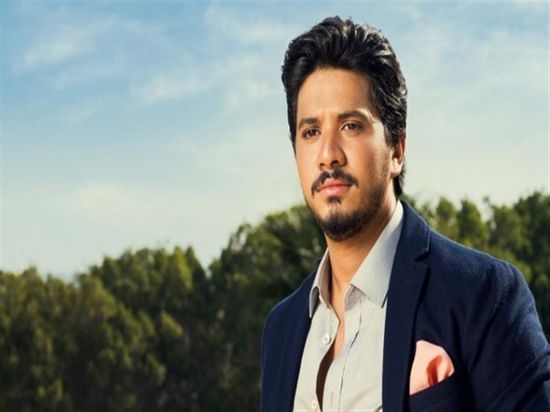 بعد عمرو دياب.. مصطفى حجاج يطلق تحدي "ألف مرة" (فيديو)