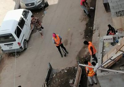 تواصل جهود رفع مخلفات الأمطار بالشيخ عثمان