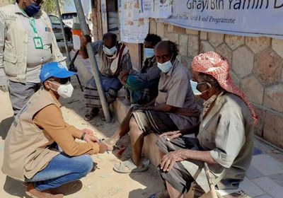 وفد "الغذاء العالمي" يستمع للمستفيدين من دعمه بغيل بن يمين