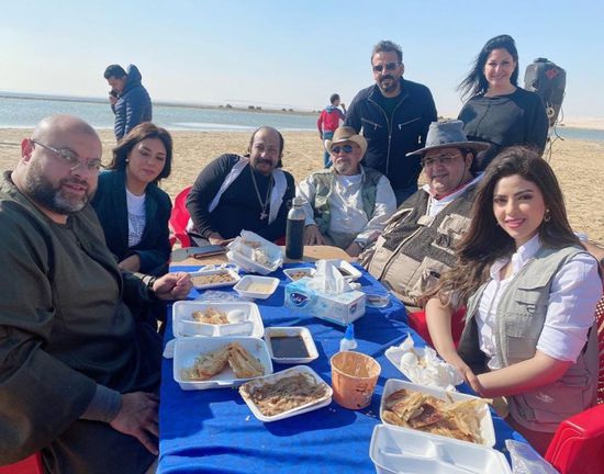 شيكو بصحبة رانيا يوسف في كواليس "اللعبة 2"