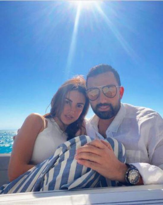 درة بصحبة زوجها على متن يخت (صورة)