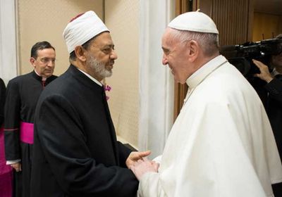  شيخ الأزهر يهنئ بابا الفاتيكان بمناسبة احتفالات أعياد الميلاد