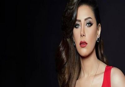 هبة عبدالعزيز تستعرض حملها بصورة جديدة