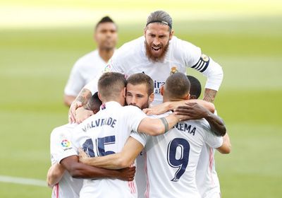 بنزيما يقود هجوم ريال مدريد أمام غرناطة في الدوري الإسباني