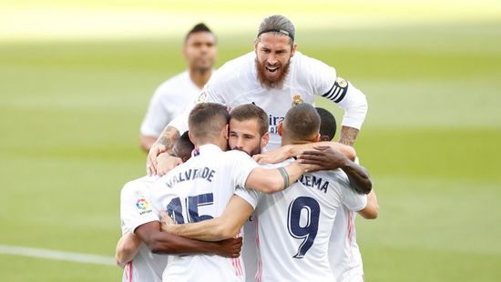 بنزيما يقود هجوم ريال مدريد أمام غرناطة في الدوري الإسباني