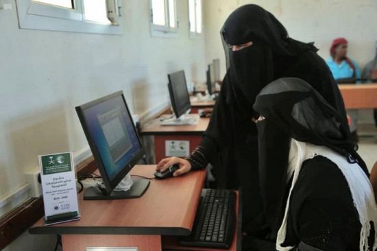 "سلمان للإغاثة" يجهز مدارس حضرموت بمعامل حاسوب وعلوم