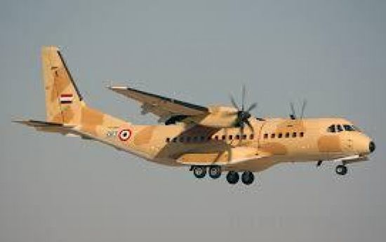 طائرة نقل عسكرية تنقل مساعدات طبية وغذائية من القاهرة إلى مالي
