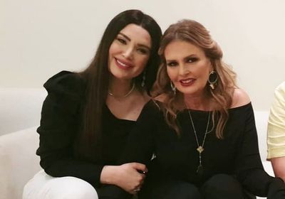عبير صبري تدعو لـ يسرا بعد إصابتها بكورونا