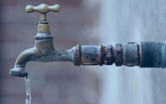 جفاف الصنابير.. مآس وأهوال صنعتها الحرب الحوثية