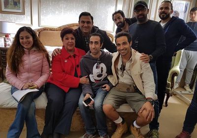 من كواليس "ريح المدام".. أكرم حسني يستعيد ذكرياته مع رجاء الجداوي 