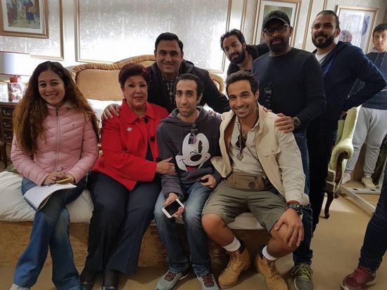 من كواليس "ريح المدام".. أكرم حسني يستعيد ذكرياته مع رجاء الجداوي 