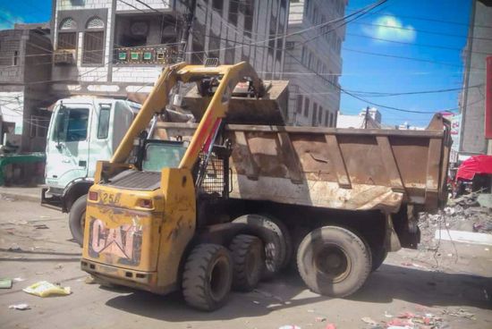 تواصل أعمال النظافة في الشيخ عثمان (صور)