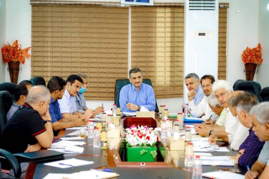 لملس يوجه بتحسين الخدمات ومحاربة العشوائيات