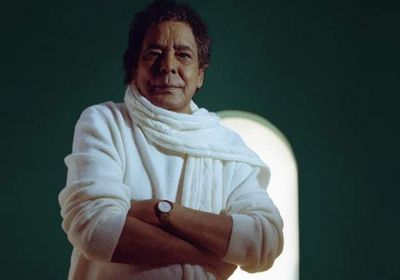في أول ظهور بعد وعكته الصحية.. محمد منير يروج لألبومه الجديد "باب الجمال"