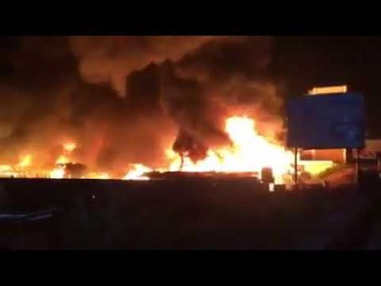 لبنانيون يحرقون مخيمات للاجئين سوريين