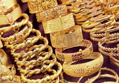 انخفاضٌ حادٌ يُصيب أسعار الذهب بالأسواق اليمنية اليوم الأحد