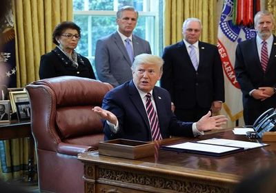 ترامب يوقع تشريعًا بحزمة مالية 2.3 تريليون دولار