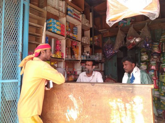 "انتقالي خنفر" يطالب التجار بخفض أسعار المواد الغذائية