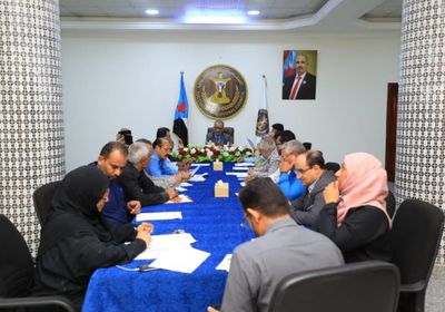 في تقريرها.. "سياسية الانتقالي" تدعو حكومة المناصفة لمكافحة الفساد