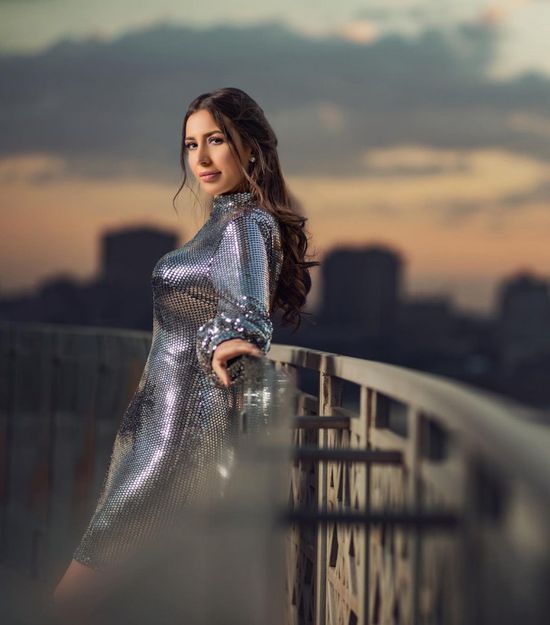 بعد انتظار.. جنات تخضع لجلسة تصوير جديدة (صور)