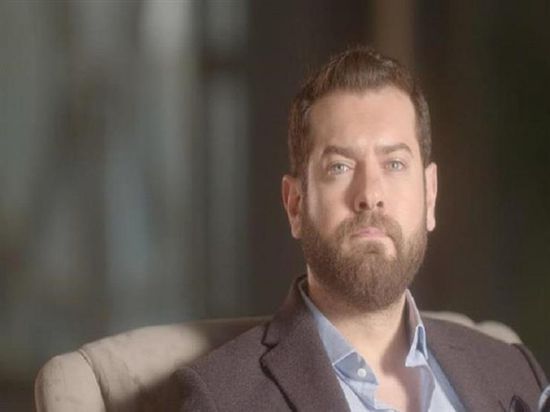 عمرو يوسف يمارس التمارين الرياضية في أحدث ظهور له (صورة)