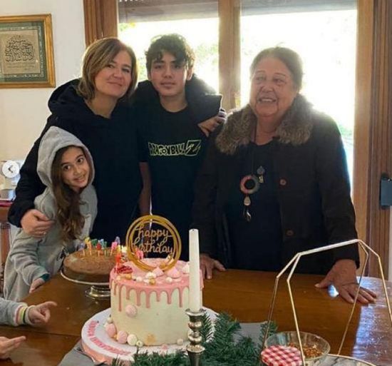 بصحبة أسرتها.. هنا شيحة تحتفل بعيد ميلادها للمرة الثانية (صور)