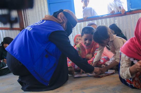 الهجرة الدولية تبني 12 ملعبًا للنازحين بمأرب