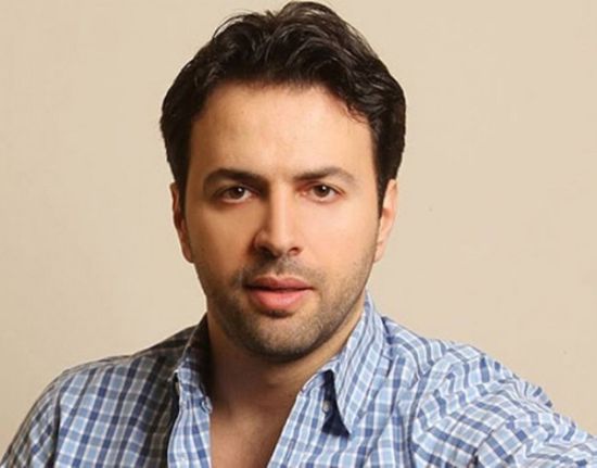 "صاحب الفضل الكبير".. تيم حسن ينعي الراحل حاتم علي