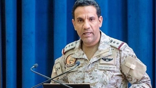 اتهم الحوثي باستهداف المطار.. التحالف يجدد دعمه لحكومة المناصفة