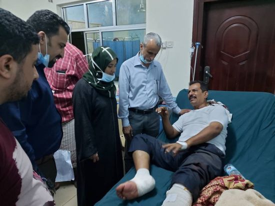 لتفقد احتياجاتهم.. الزُبيدي يوفد مبعوثين إلى جرحى تفجيرات عدن
