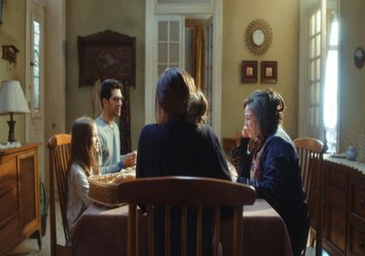 بعد طرحه في السينمات.. إلهام شاهين تروج لفيلم "حظر تجول"