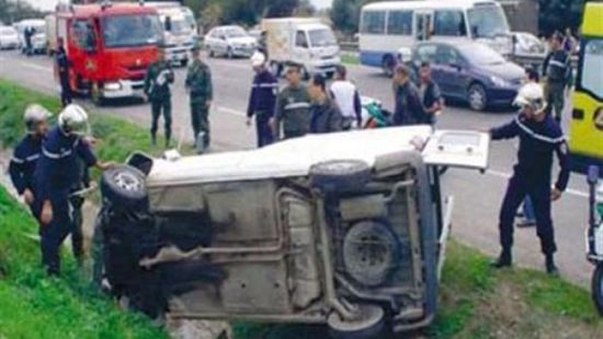 مصرع 20 شخصا إثر انقلاب سيارة بالجزائر