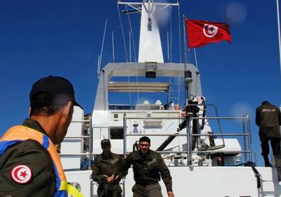 تونس تحتجز مركبي صيد مصريين بعد دخولهما المياه الإقليمية