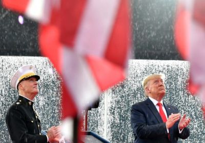 ترامب يشيد بإنجازاته خلال تهنئته بالعام الجديد