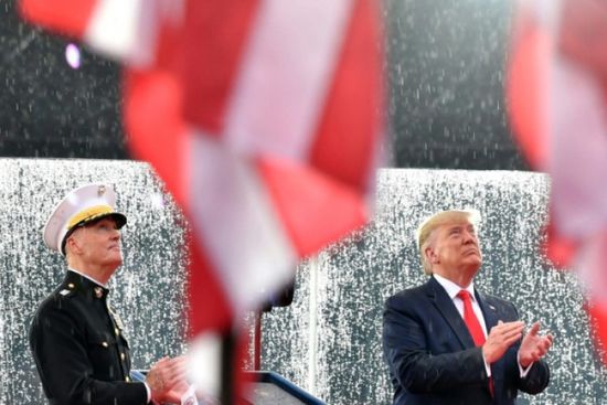 ترامب يشيد بإنجازاته خلال تهنئته بالعام الجديد