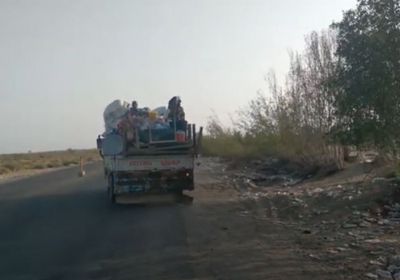 شاهد.. هروب أهالي منظر بالحديدة من صواريخ الحوثي