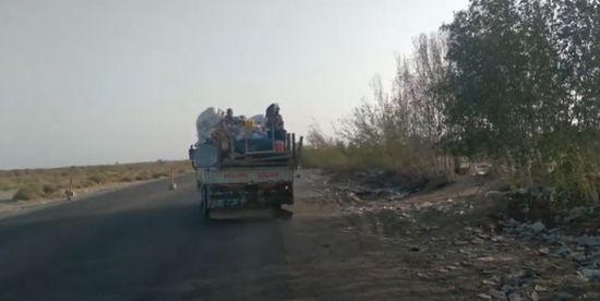 شاهد.. هروب أهالي منظر بالحديدة من صواريخ الحوثي