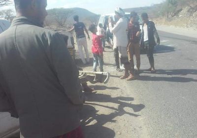 4 مصابين بانقلاب سيارة في ردفان