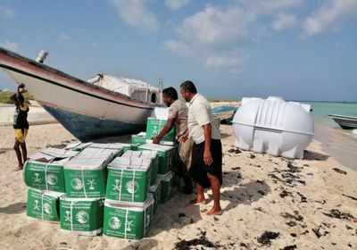 754 طنًا من السلال الغذائية لنازحي حرض وعبس