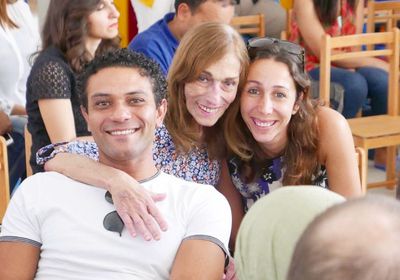 آسر ياسين يعلن وفاة والدة زوجته