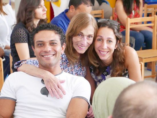 آسر ياسين يعلن وفاة والدة زوجته