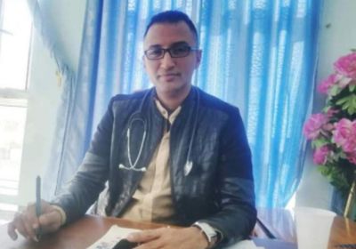 مليشيا الحوثي تكافئ طبيبًا في إب بإبعاده عن العمل