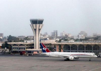 عقب قصفه.. هبوط أول رحلة جوية بمطار عدن