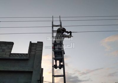 إصلاح قطع جزئي بأحد خطوط الكهرباء في جعار (صور)