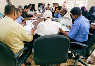 وضع حلول للارتقاء بالجوانب الخدمية في خورمكسر