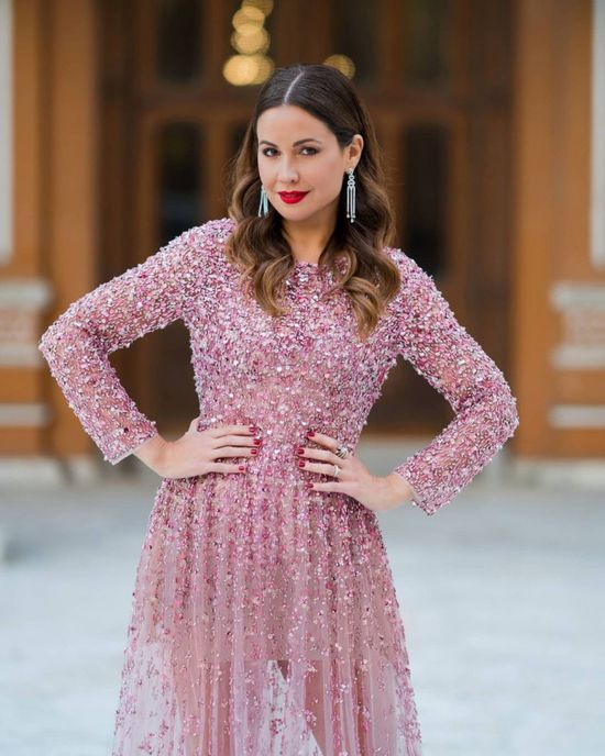 ريا أبي راشد تخطف الأنظار بإطلالتها في أحدث جلسة تصوير