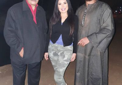 عبير صبري بصحبة محمد رمضان ورياض الخولي في كواليس مسلسل "موسى"