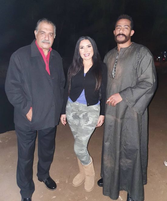 عبير صبري بصحبة محمد رمضان ورياض الخولي في كواليس مسلسل "موسى"