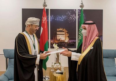سلطان عمان يبعث برسالة خطية إلى العاهل السعودي